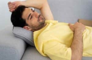 Cœur qui bat vite au repos et fatigue : quelles causes possibles ? Handissimo