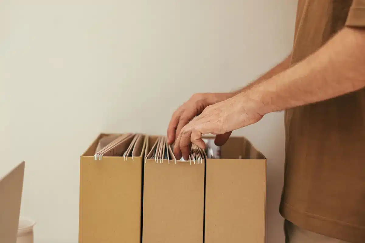 Organisation et vérification des dossiers du personnel dans une structure médico-sociale
