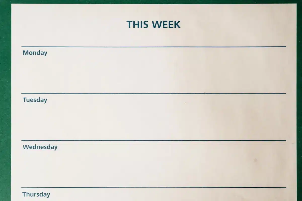 Un calendrier visuel avec des vignettes représentant les moments-clés de la semaine
