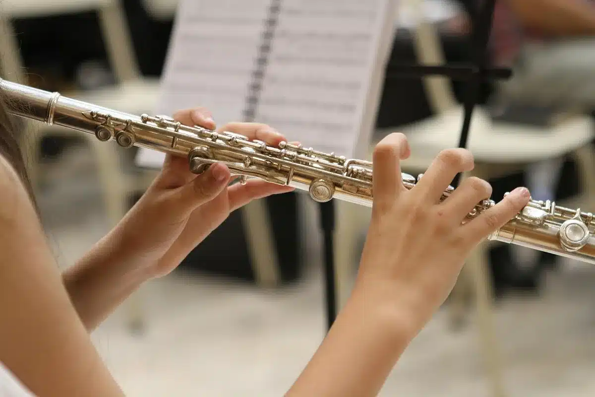 Entraînement de plaquage contrôlé sur un terrain ensoleillé