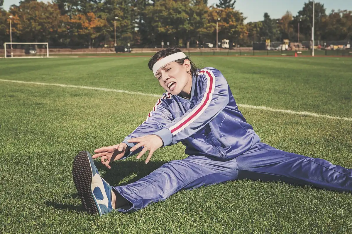 Exercices doux d'ouverture et de fermeture de la mâchoire pour soulager la douleur