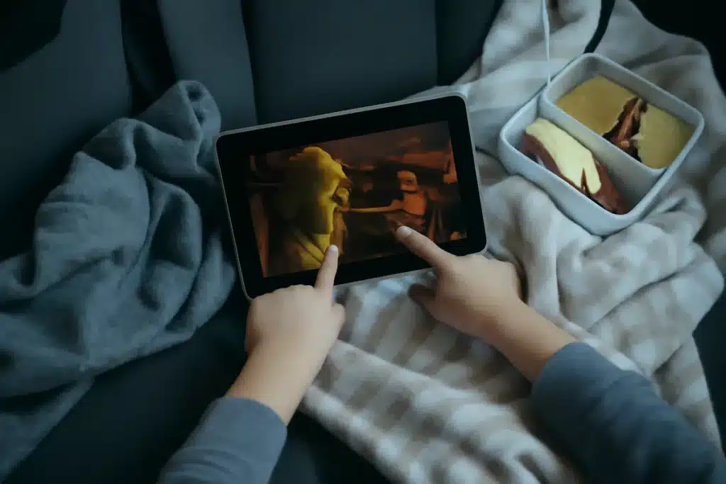 Voici 7 films drôles pour distraire les enfants en voyage