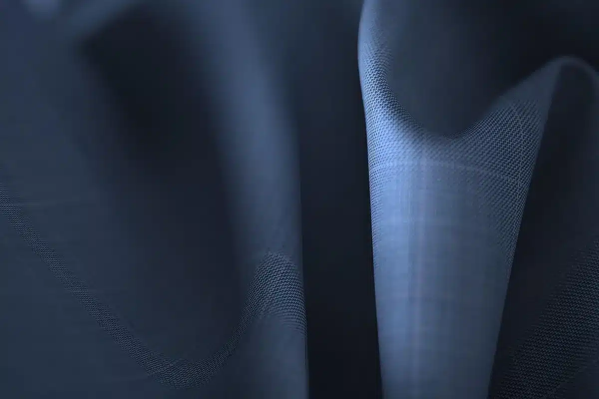Image d’expérience avec traceur fluorescent montrant diffusion de liquide dans un tissu